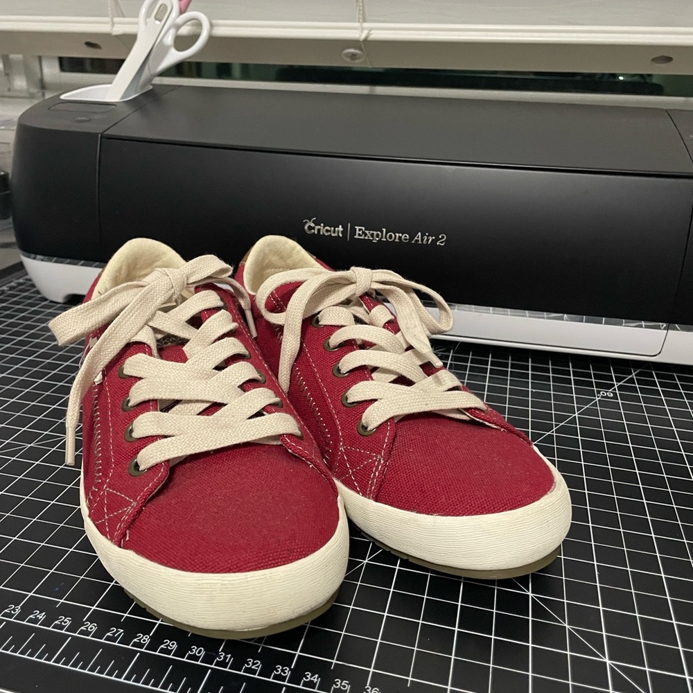 Taos Footwear Star Busrt Red Sneakers